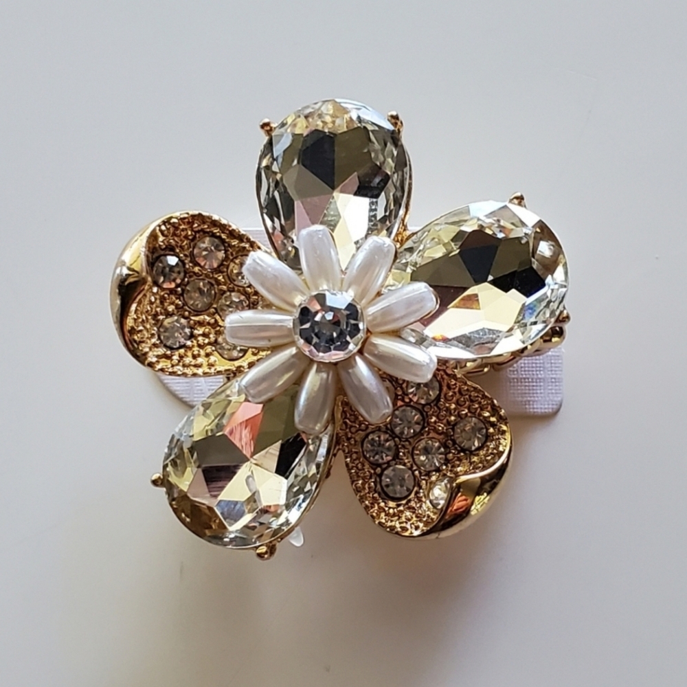Gold Flower Ring - Picture 2 of 3
